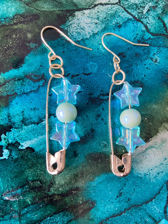 Aesthetic Blue Star & Blue Pearlized Bead Safety Pin 