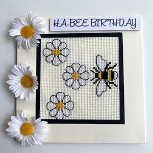 Carte d'anniversaire abeille au point de croix fait main