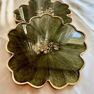 Resin Flower Shaped Coasters, Olive Green Coaster Set, Home Decor, Coffee and Wine Coaster, Forest Olive Green & Gold Flower Shaped Coasters
