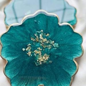 Resin Flower Shaped Coasters, Forest Green Coaster Set, Home Decor, Coffee and Wine Coaster, Dark Green & Gold Flower Shaped Coasters