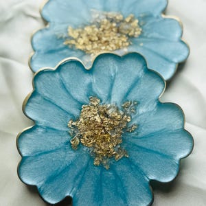 Icy Blue and Gold Resin Flower Coasters Set, Light Blue Floral Drink Coasters, Home Decor for Coffee & Wine, Unique Flower Shaped Coasters