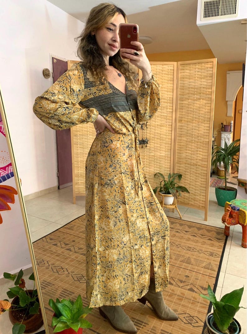 Boho silkeslen matchande set | festlig outfit | kunglig lyxoutfit | boho kvällsset | semesterartiklar | rosa knappset bild 7
