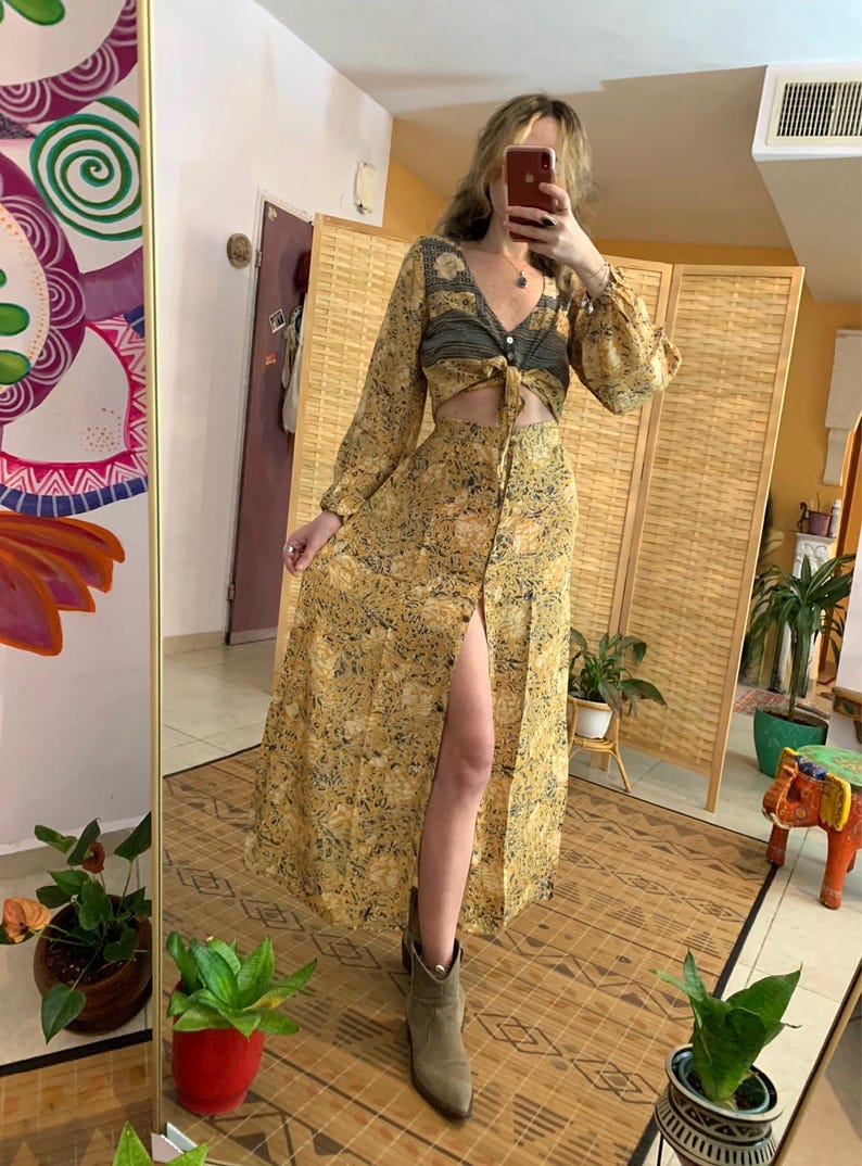 Boho silkeslen matchande set | festlig outfit | kunglig lyxoutfit | boho kvällsset | semesterartiklar | rosa knappset bild 2