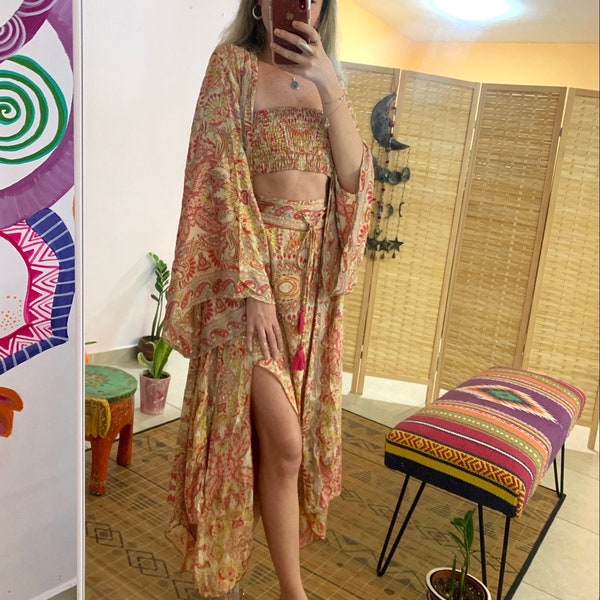 Ensemble bohème soyeux assorti, haut sans bretelles, jupe-culotte et kimono à manches cloche | tenue de luxe royale | ensemble de soirée hippie | vacances |