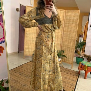 Boho silkeslen matchande set | festlig outfit | kunglig lyxoutfit | boho kvällsset | semesterartiklar | rosa knappset bild 5