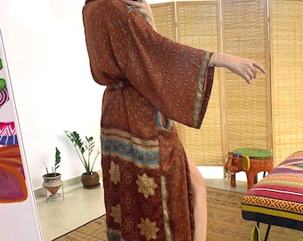 Kimono de seda con flores, pieza única, prenda de lujo, bata bohemia, ropa de estar, ropa de festival, bata de novia, vintage