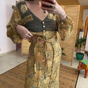 Boho silkeslen matchande set | festlig outfit | kunglig lyxoutfit | boho kvällsset | semesterartiklar | rosa knappset bild 9