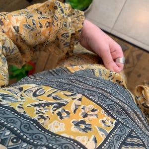 Boho silkeslen matchande set | festlig outfit | kunglig lyxoutfit | boho kvällsset | semesterartiklar | rosa knappset bild 8