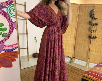 langes Boho Kleid mit offenem Rücken | fließendes langes Göttinnenkleid | Größenverstellbar | Boho Kurzarm Maxikleid mit Blumen |Geschenk für Sie