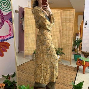 Boho silkeslen matchande set | festlig outfit | kunglig lyxoutfit | boho kvällsset | semesterartiklar | rosa knappset bild 6