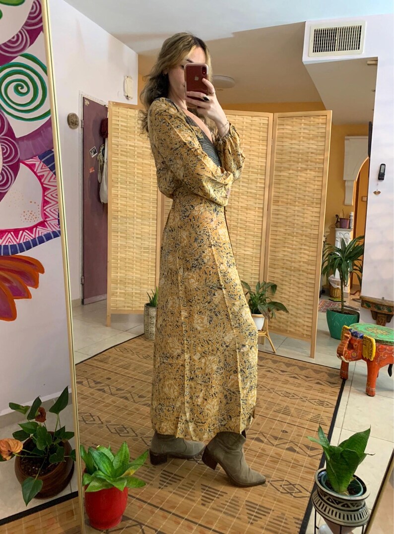 Boho silkeslen matchande set | festlig outfit | kunglig lyxoutfit | boho kvällsset | semesterartiklar | rosa knappset bild 6