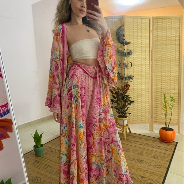 Tenue assortie boho de luxe | ensemble pantalon combinaison soyeux et kimono | une pièce dos nu et dissimulation | ensemble de déesse | costume deux pièces | délirer