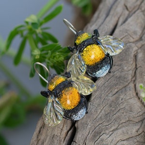 Cottagecore bee earrings for women image 1