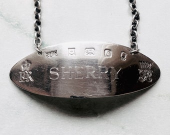 Una etiqueta de decantador de jerez de plata de ley del Jubileo de Plata de 1977