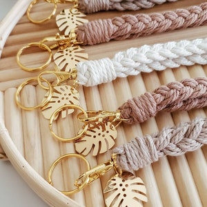 Boho wristlet | Macrame keychain | Teacher keychain | Office keychain | Lots of colors | Customizable | Monstera charm | Teokaikoa