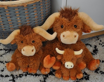 Kuschelige Highland Kuh Plüschtier: Brown Longhorn, Anhänger personalisiert