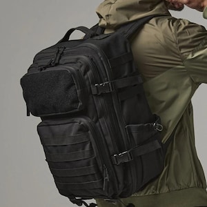 Mochila tática MOLLE personalizada de 35 litros – Compartimento para laptop, estilo militar, nome/iniciais personalizados