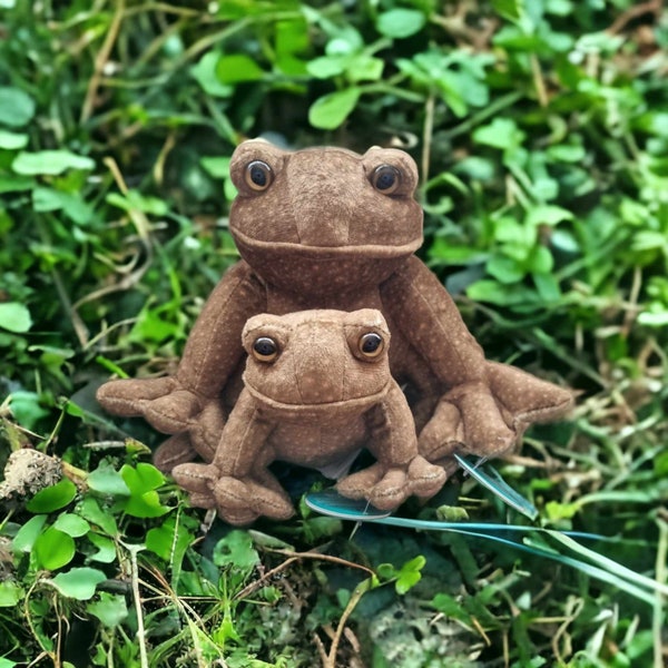 Doudou grenouille crapaud vert, nom personnalisé sur une étiquette, doudou personnalisé, animal en peluche, peluche doudou