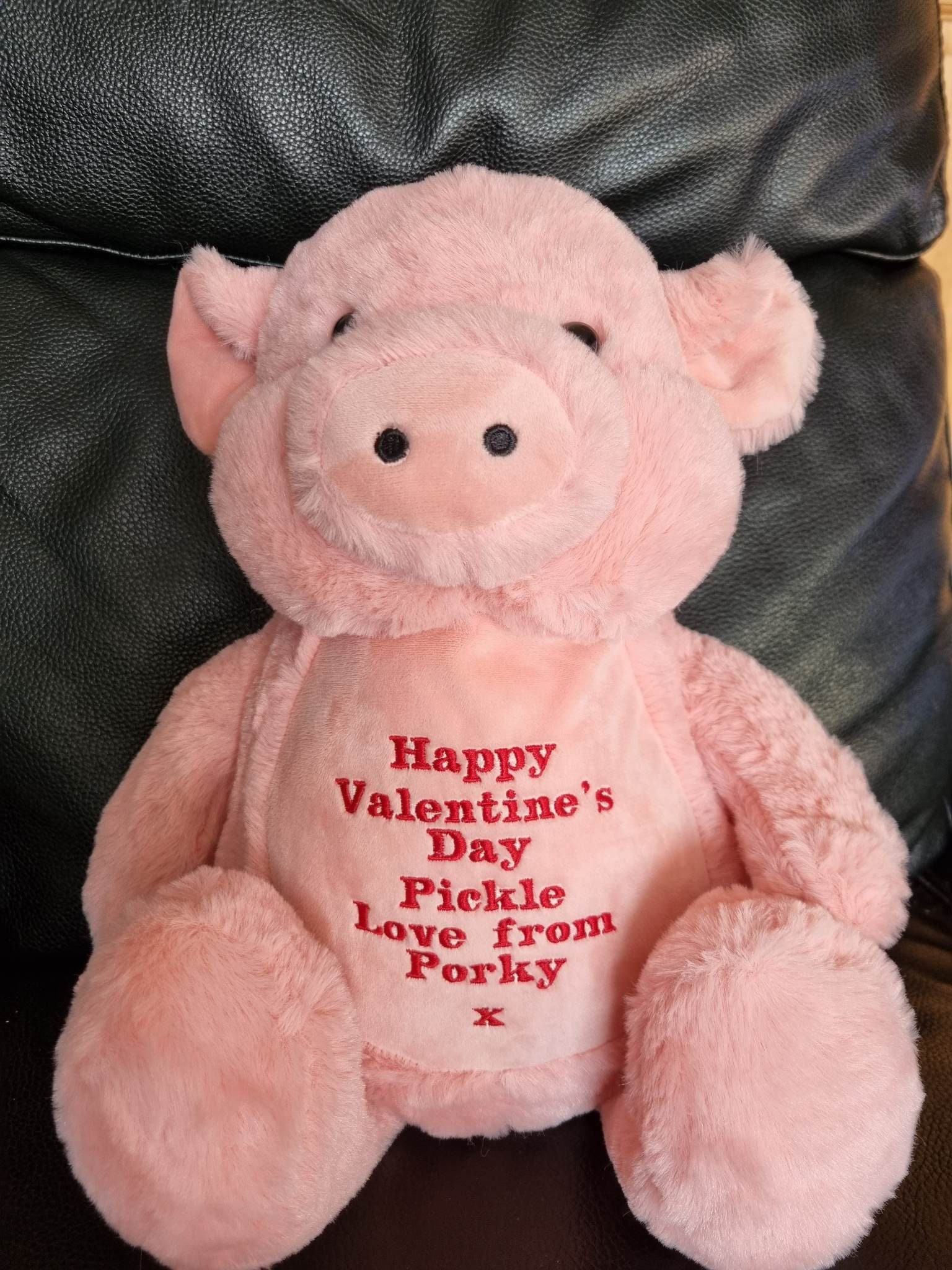 Peluche la cousine de Peppa pig tenue coeur 31 cm doudou cochon