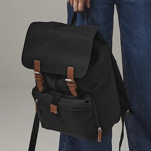 Vintage Laptop Backpack – 17” Laptop, Padded, Adjustable Straps, 18L Travel & Work Bag