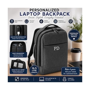 Può includere: Uno zaino per computer portatile grigio antracite con le iniziali PD sul davanti. Include una porta di ricarica USB, tasche interne per l'organizzazione e uno scomparto imbottito per un laptop da 15,6 pollici. Misura 42 x 30 x 14 cm.