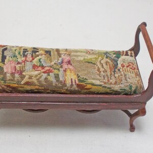 Dolls House Artisan Figural Austrian Petit Point bed CHAISE WINDOW SEAT / bench