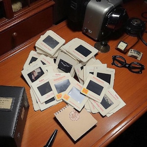 Diapositivas Kodachrome de 35 mm, década de 1960 y 1970. Mezcla aleatoria de vacaciones familiares, cumpleaños, días festivos para proyectos de arte, diarios, efímeras...