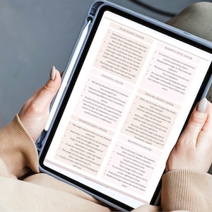 Op de afbeelding: Een digitale tablet die een lijst met verschillende soorten woede weergeeft, waaronder angstgebaseerde woede, manipulatieve woede, wraakzuchtige woede, trauma-gebaseerde woede, overweldigde woede en rechtvaardige woede. Elk type woede wordt beschreven met opsommingstekens.
