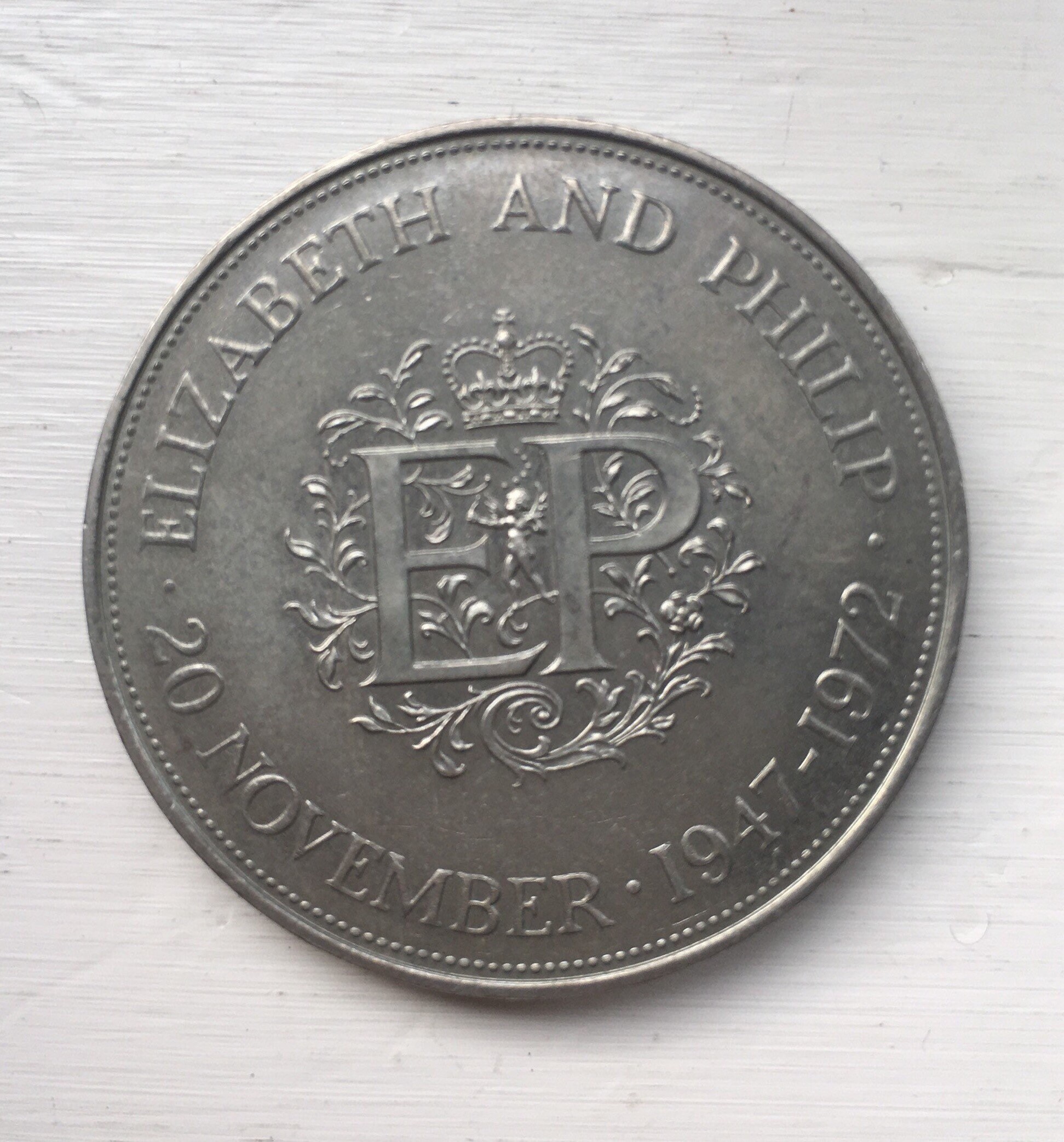 エリザベス女王とフィリップ女王 *1947-1972* 記念クラウンコイン - イギリスのコイン