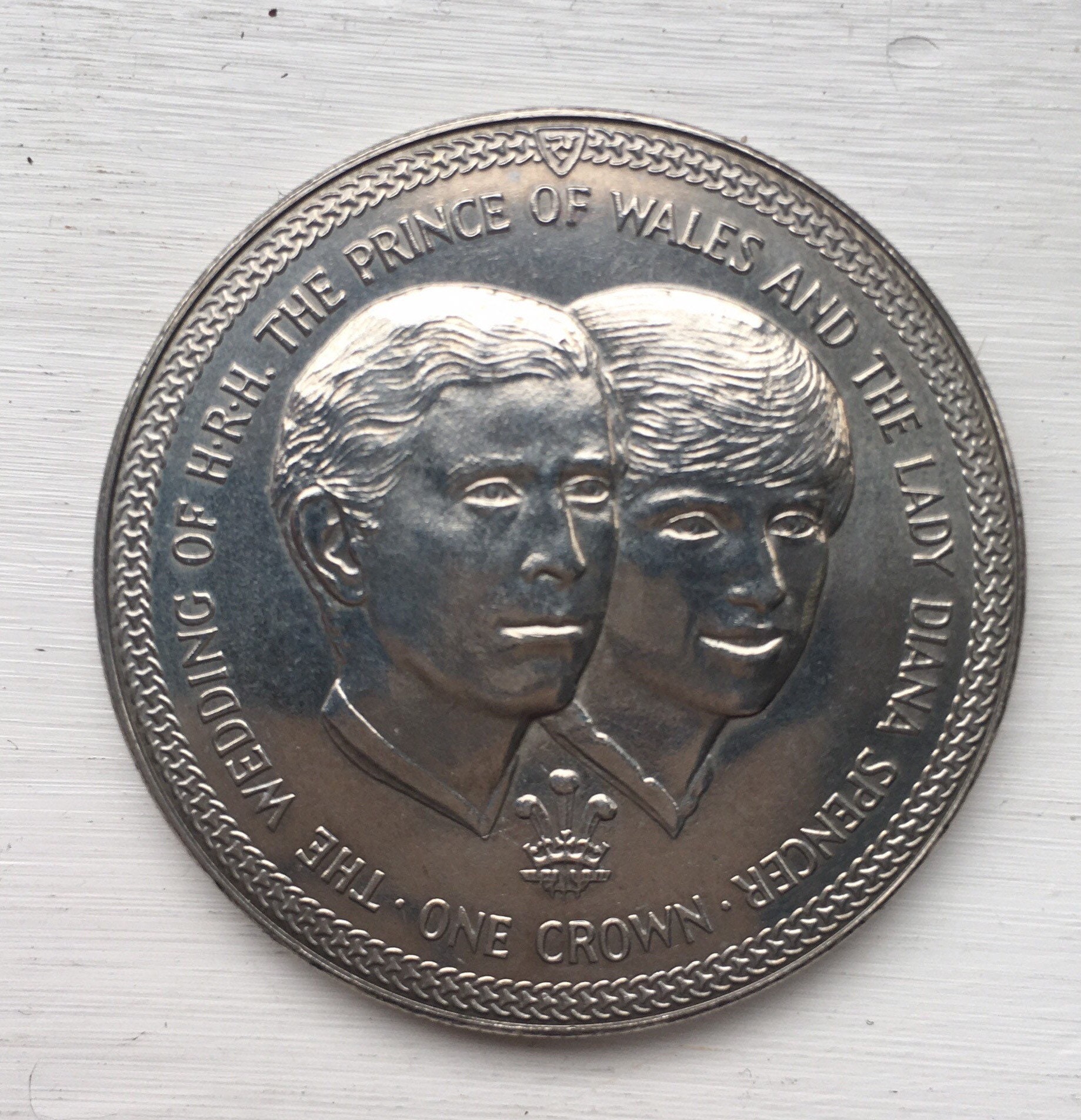 プリンス・オブ・ウェールズ＆ダイアナ妃スペンサー - 1981年 1クラウン / 記念コイン / マン島 - Etsy 日本
