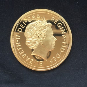 Elizabeth 11 *2010* Proof - Five Pound / Gold Effect Coins / British Coins