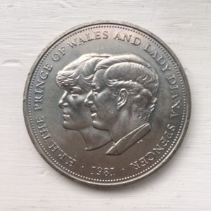 Charles & Diana 1981 Commemorative Crown Coin - Queen Elizabeth 11 British Coins