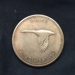 Canada *1967* One Dollar / Queen Elizabeth 11 / Restrike