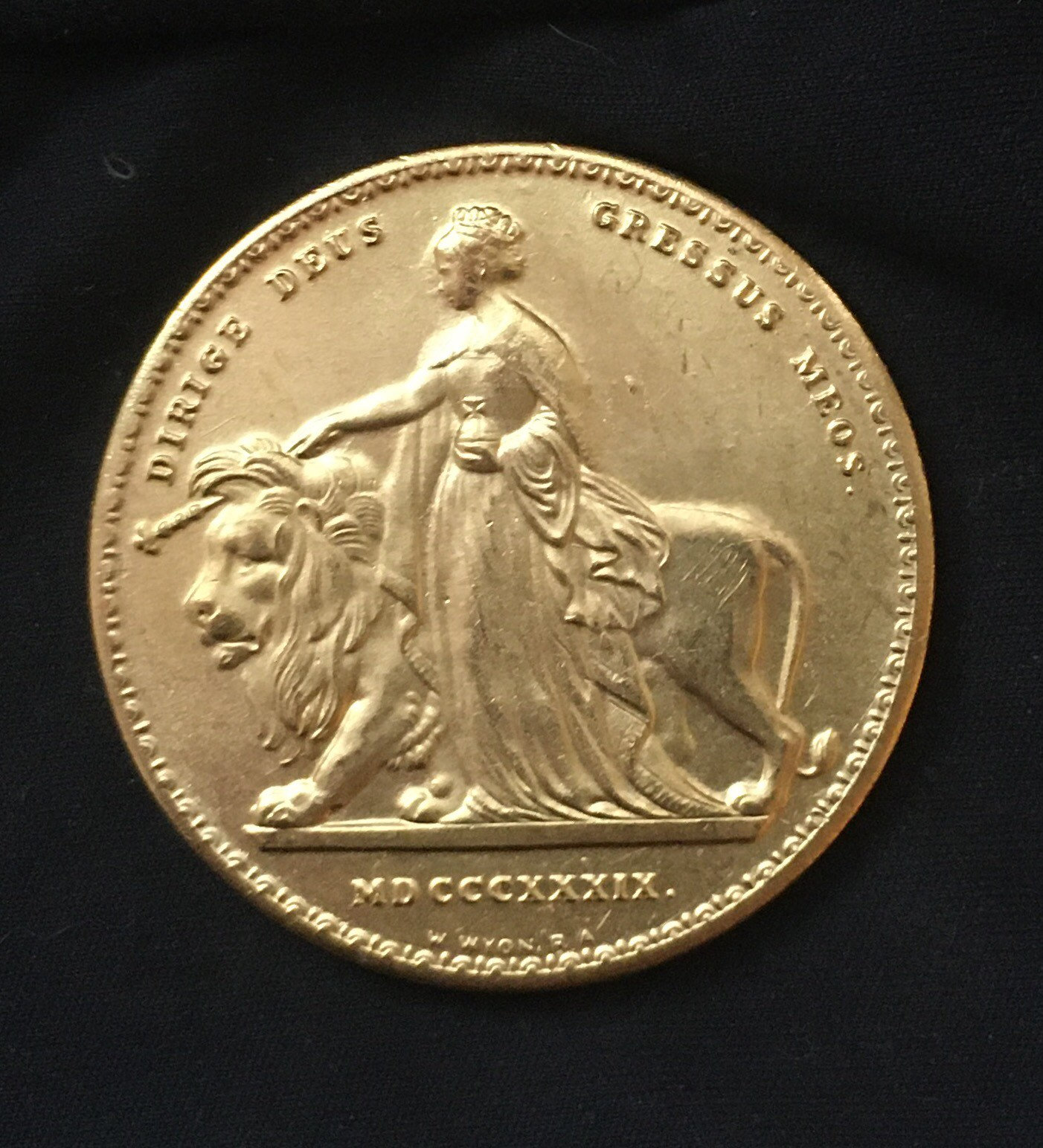 コレクション VICTORIA REGINA NO DATA COIN 1890 - VICTORIA DG BRITT REG FD SILVER COIN WITH DRAGON