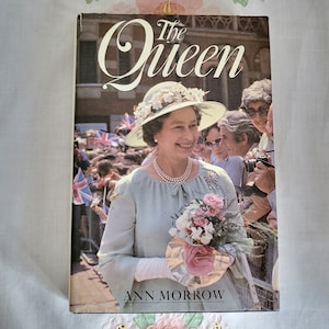 Libro con copertina rigida &quot;The Queen&quot; d&#39;epoca di Ann Morrow