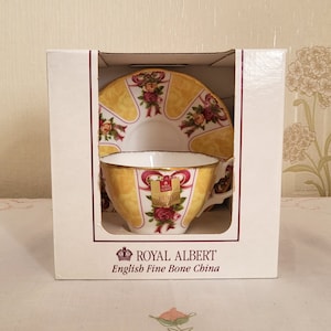 RARE Vintage Royal Albert Old Country Roses Ruby Celebration 'Gold Damask' Teacup & Saucer Set - BOXED