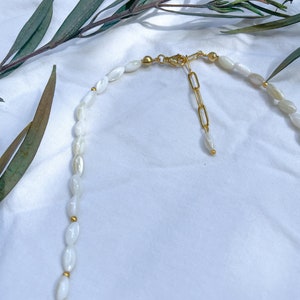 SALLY - handgemachte Halskette - Muschelperlen - Perlenkette - Gold - vergoldet