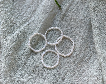 POLARIS - handgemachter Fingerring - mini Süsswasserperle - handgemachter Perlenschmuck