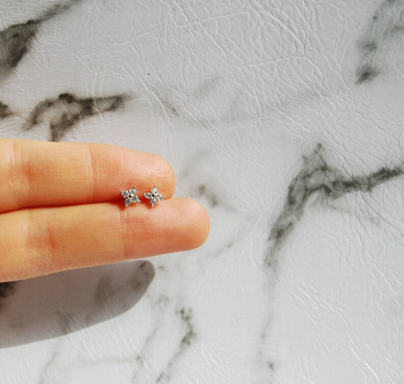 Gift For Her Tiny Helix Conch Dainty Cute Zircon Solid Silver Stud Crystal Flower Pierced 925 Sterling Silver Snowflake Earrings