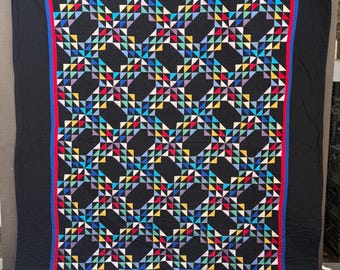 Trapunta antica Amish dell'Ohio con motivo "Onde dell'Oceano", dai colori vivaci e splendidi, cucita a mano nel 1950.