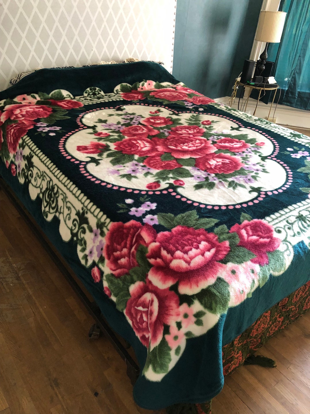 Vintage San Marcos Vibrant Forest Green and Pinks Queen