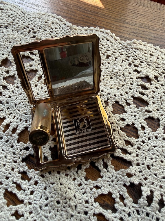 Vintage rectangular Stratton Compact made in Engl… - image 10