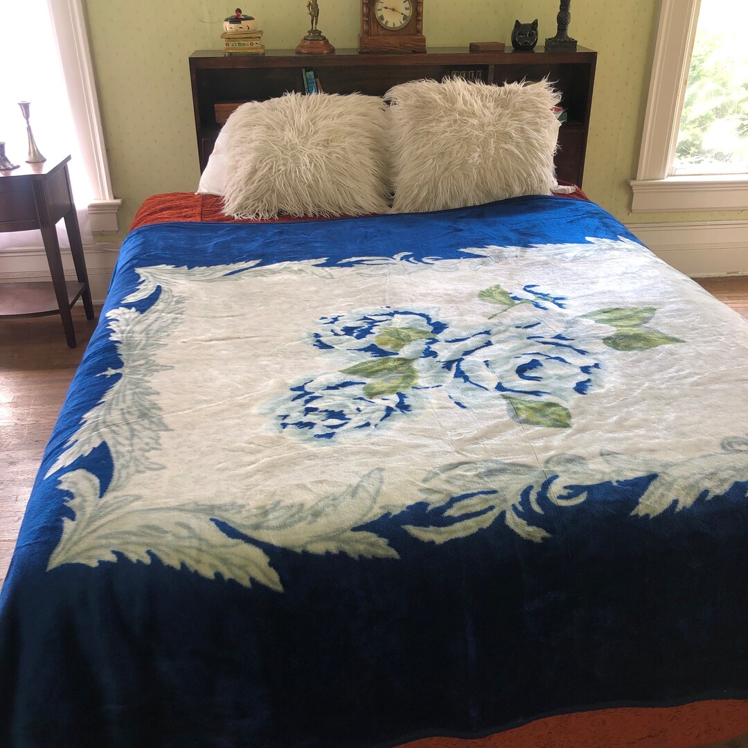 VINTAGE San Marcos Blue Rose Blanket Bedspread 96 by 84 Inches Fits