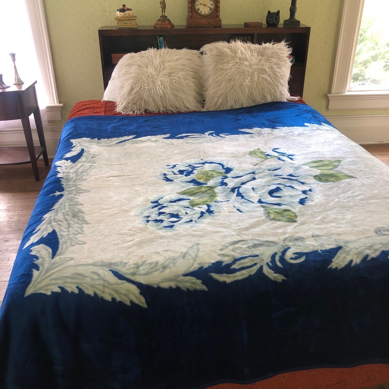 VINTAGE San Marcos Blue Rose Blanket Bedspread 96 by 84 Inches Fits