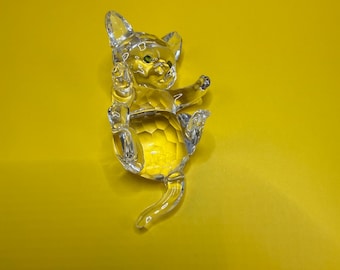 Figura vintage de gatito en miniatura de cristal de Swarovski, a la que le falta la bola de cristal de principios de la década del 2000.