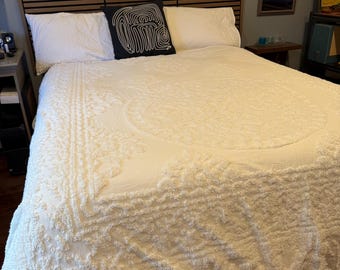 Vintage Queen Chenille Bedspread: White Floral Medallion Fringe Coverlet