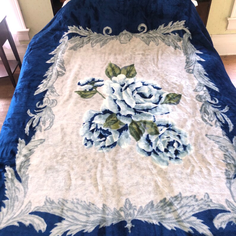 VINTAGE San Marcos Blue Rose Blanket Bedspread 96 by 84 Inches Fits