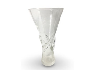 Steuben #8090 Crystal Rose Vase | Entworfen von George Thompson im Jahr 1959 | Mundgeblasenes Kristall | Jahrgang