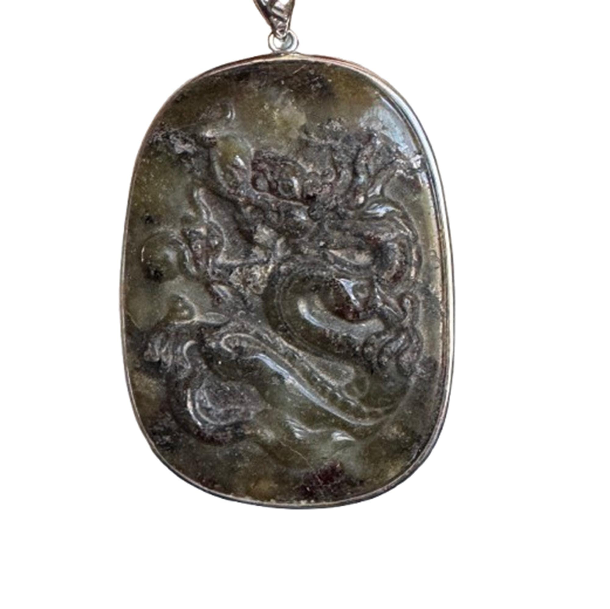 ドラゴングリーン翡翠ペンダントネックレス | 2.5インチペンダント +