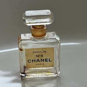 Vintage 1950's Chanel No 5 Eau de Cologne Splash 4 oz Bottle Dresser  Collectible